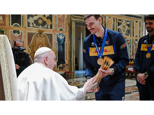 Popiežius: čempionu tampama padedant treneriui. To reikia ir gyvenime